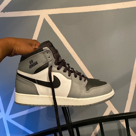 Nike Jordan 1s - Picture 2 of 4